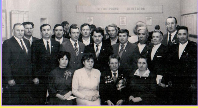 Льются с этих фотографий океаны биографий.